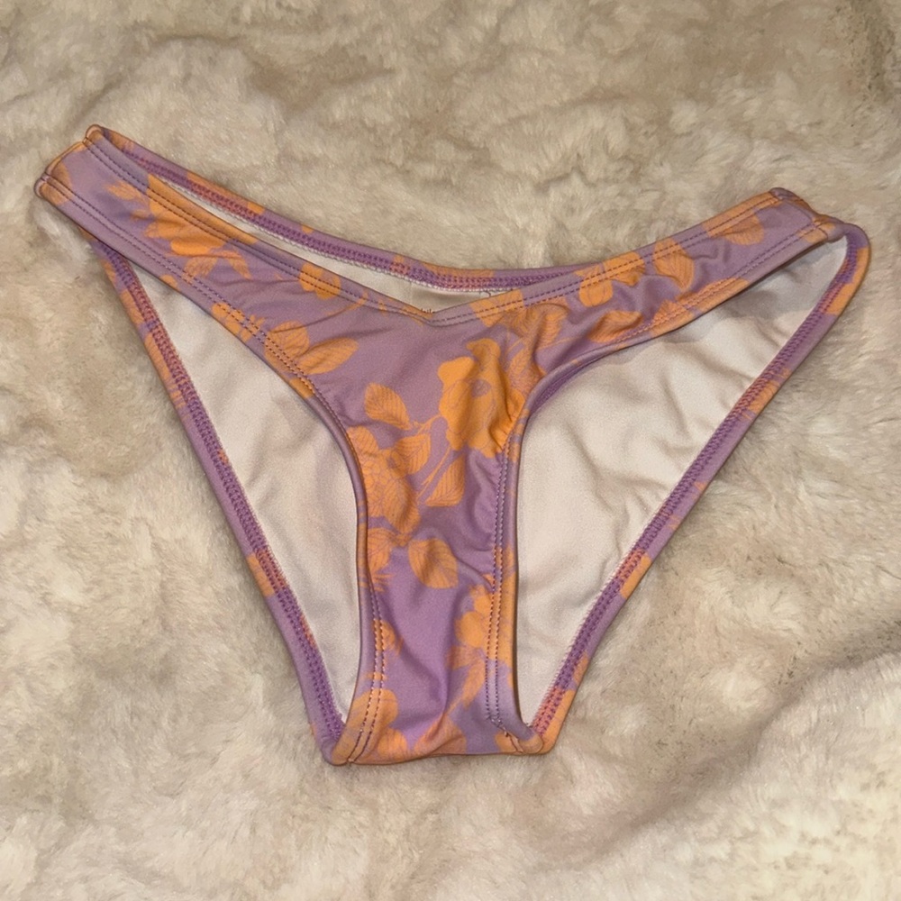 Bikini cheeky bottoms